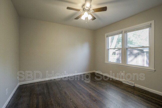 Foto del edificio - 5405 Woodson Rd
