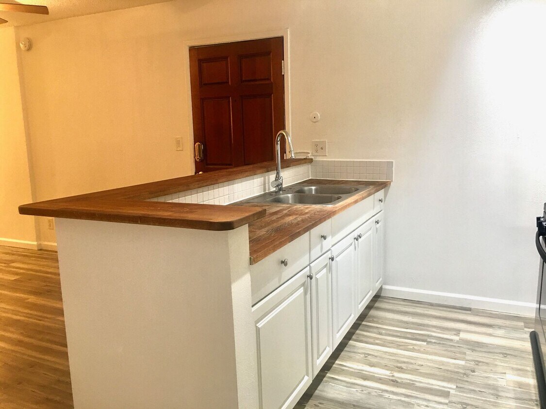 Foto principal - title - Beautiful 1 Bed/1 Bath Condo Apart...