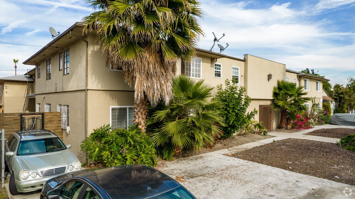 Foto principal - 5665 W Jefferson Blvd
