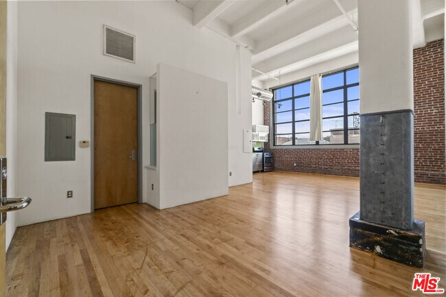 Building Photo - 1850 Industrial St