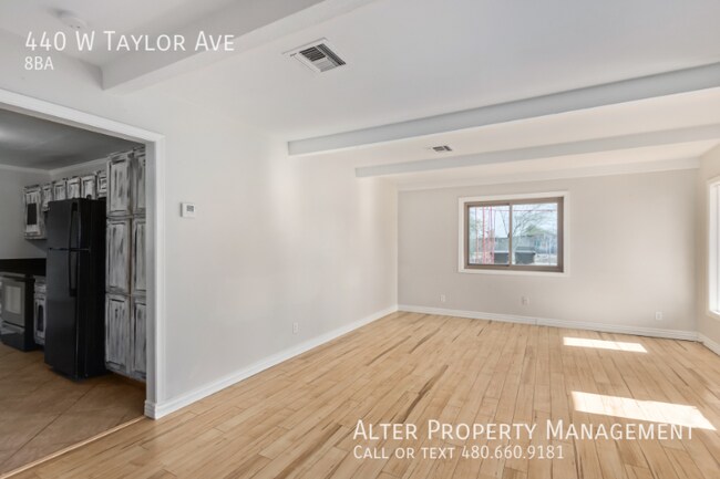 Foto del edificio - 440 W Taylor Ave