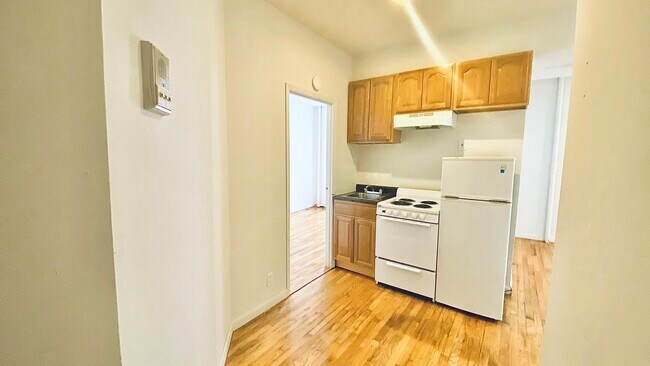 Building Photo - 328 W 44TH ST