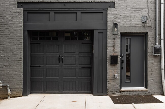 Building Photo - 702 Alter St