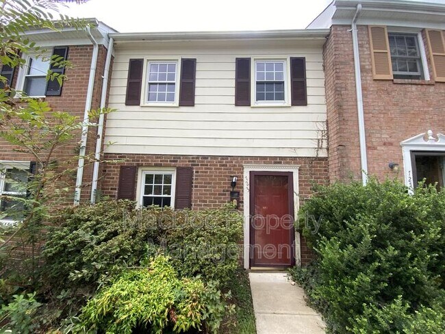 Foto del edificio - 723 Olde Greenwich Cir