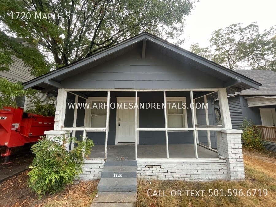 Primary Photo - 1720 Maple St | $695 | 2 beds, 1 full bath
