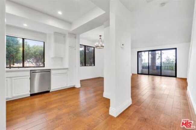 Cocina - 8711 Falmouth Ave