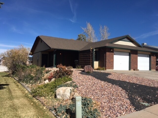 Foto del edificio - 2 bed, 1 bath Twinhome with attached garage