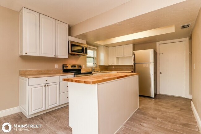 Building Photo - 17734 RIVENDEL RD, LUTZ, FL 33549