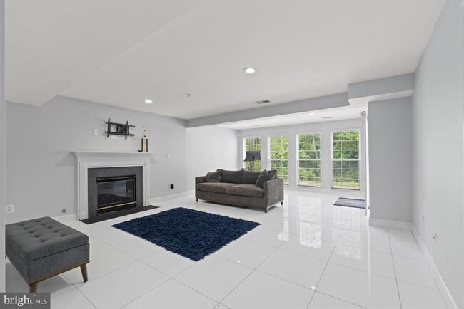 Building Photo - 2012 Broadacres Dr