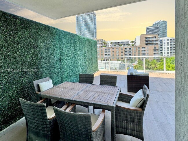 Foto del edificio - 321 NE 26th St