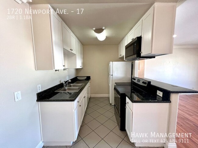 Foto del edificio - 1720 Newport Ave