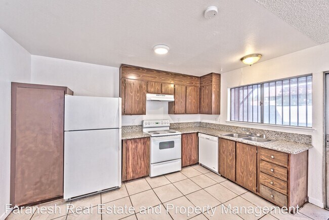 Building Photo - 3 br, 2.5 bath House - 2408 Paradise Village