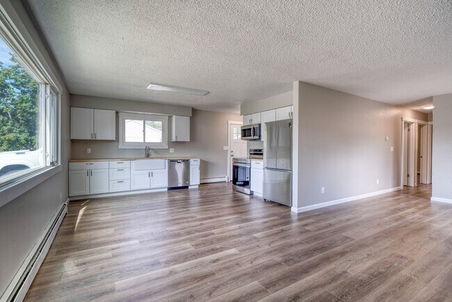 Foto del edificio - Beautifully renovated three bedroom with l...