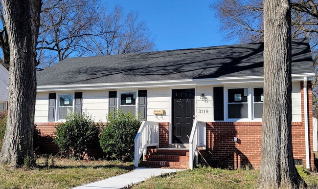 Building Photo - 3719 Moody Ave