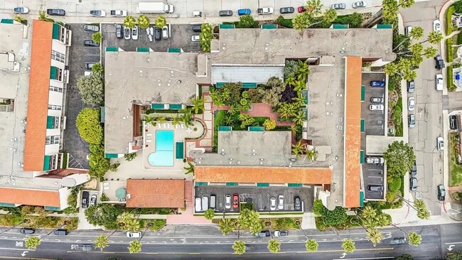 Building Photo - JUST BLOCKS TO THE BEAUTIFUL WIND AND SEA BEACHES!