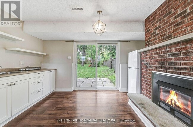 Building Photo - 14 Chippawa Ct