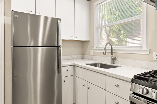 Foto del edificio - Modern 2 Bedroom in Alameda w/ Parking!
