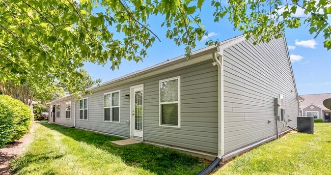 Building Photo - 1002 Gold Cir