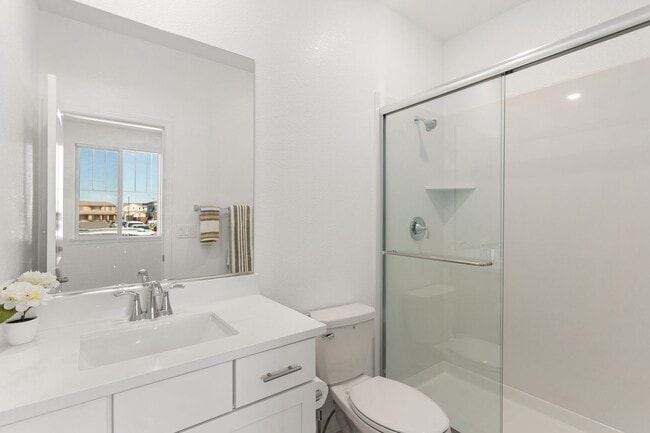 Building Photo - Gorgeous 1 Bed, 1 Bath Property