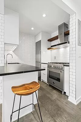 Foto del edificio - 350 W 14th St