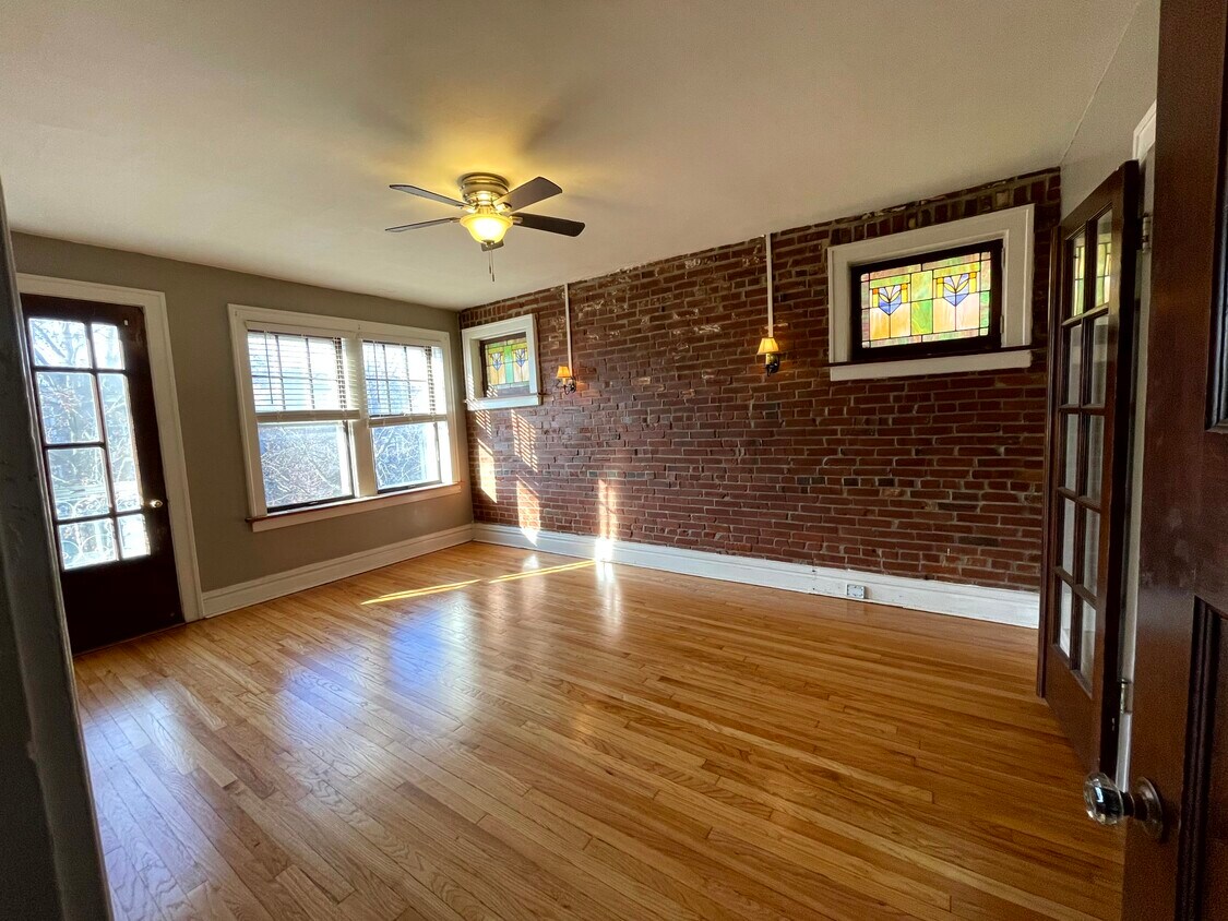 4945 Mardel Ave Unit 4947A Mardel 2nd Floor, Saint Louis, MO 63109