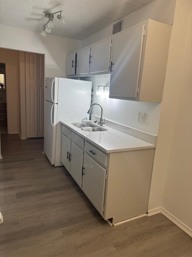 Foto del edificio - 9074 Terrace Dr