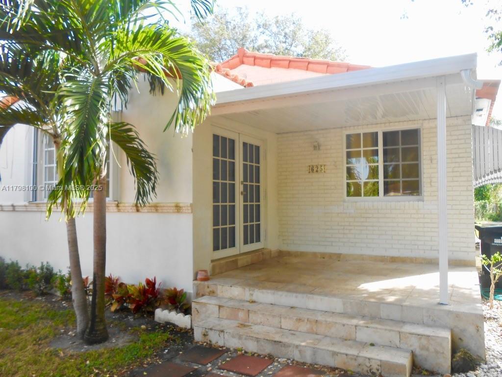 Primary Photo - 625 South Dr