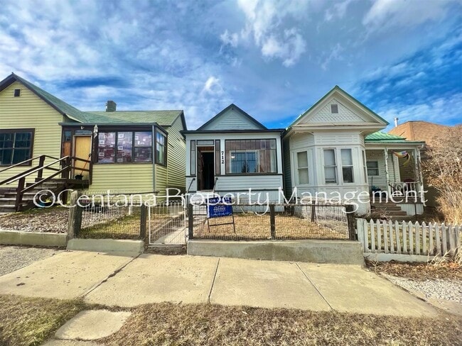 Building Photo - Remodeled adorable 2 bedroom house in Anac...
