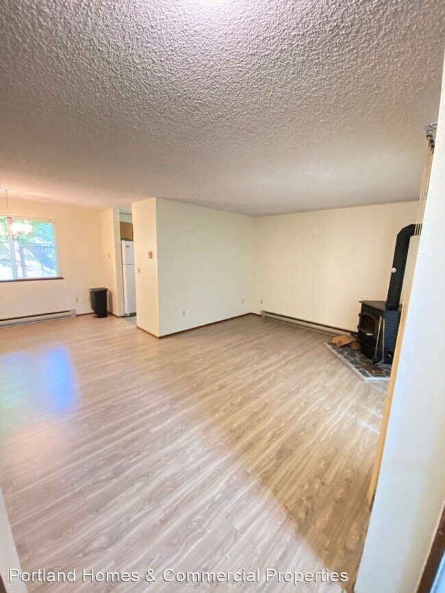 Building Photo - 1618 Village Park Pl