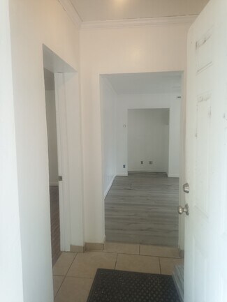 Building Photo - 389 S Tremont St
