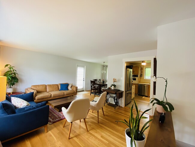 Building Photo - 10207 Addison Ct
