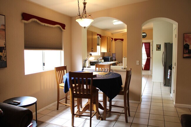 Building Photo - Furnished Short Term Rental!!