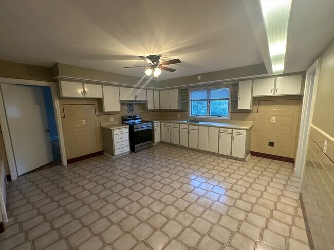 Building Photo - 87 E Haverhill St