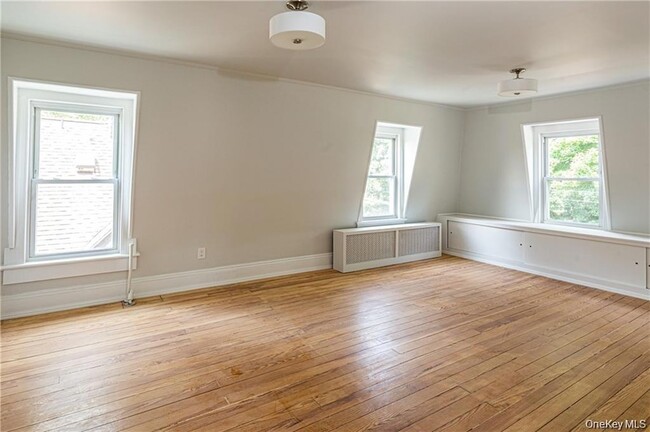 Building Photo - 174 Parkview Ave