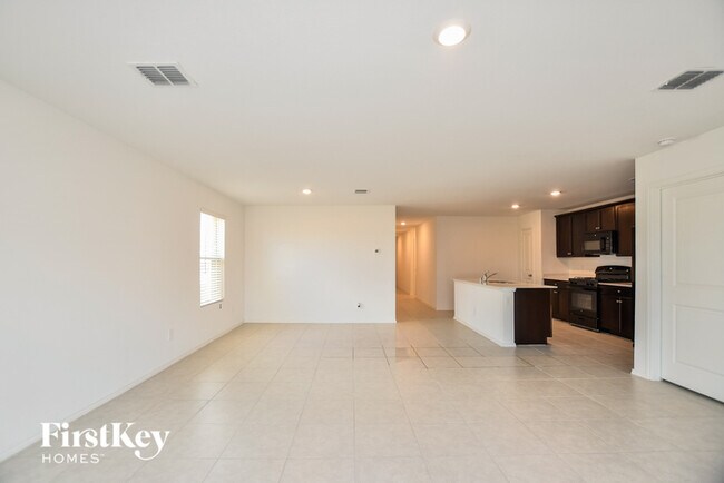Building Photo - 1061 Crestview Dr