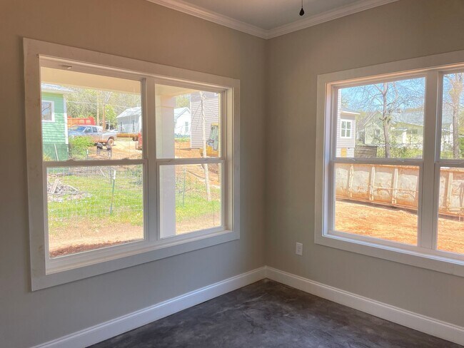 Building Photo - Two Bedroom Cottage