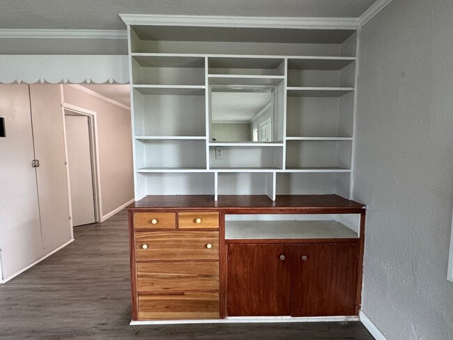 Building Photo - Charming 1-Bedroom, 1-Bath Home Near Downt...