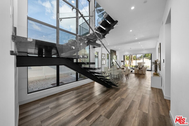 Foto del edificio - 5812 Willis Ave