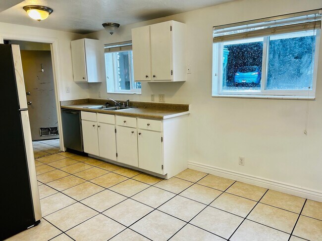 Building Photo - 6029 S 2700 W