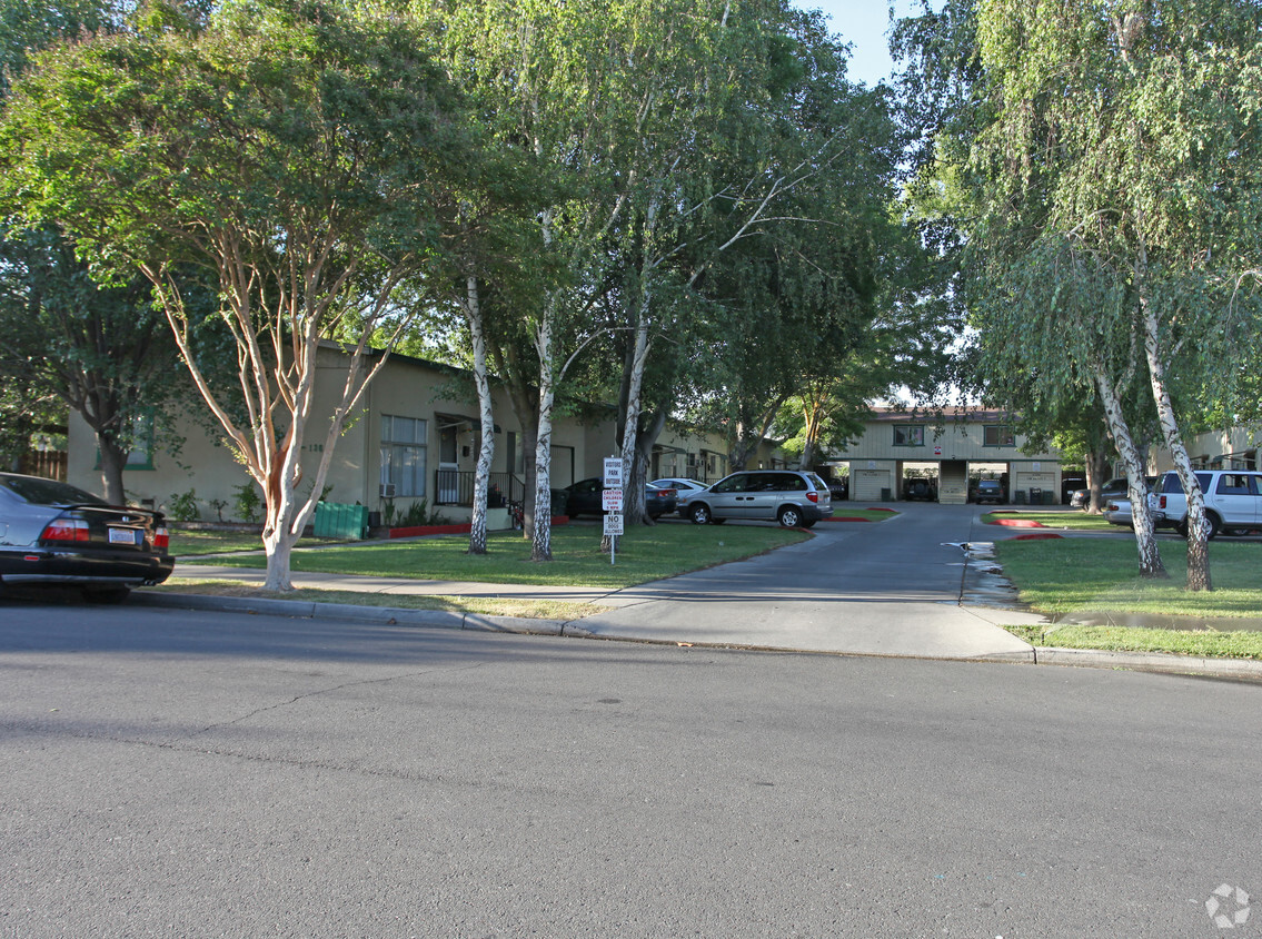 Primary Photo - Beverly Court