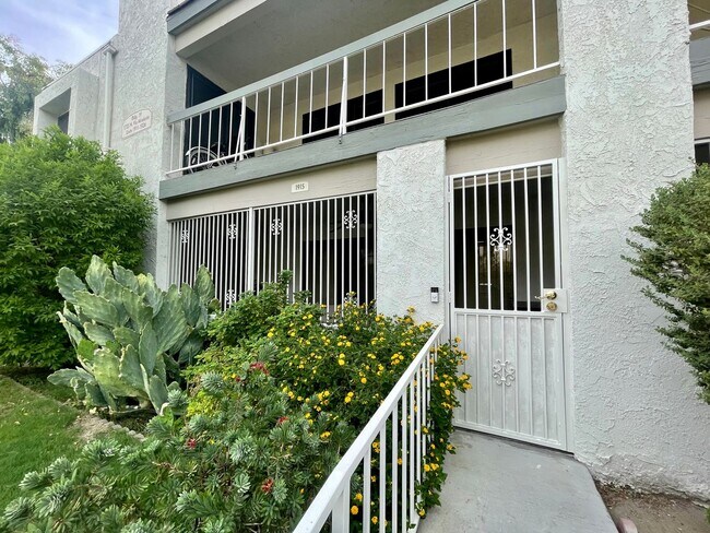 Foto del edificio - AVAILBLE NOW! 1 Bedroom 1 Bathroom Palm Springs Condo