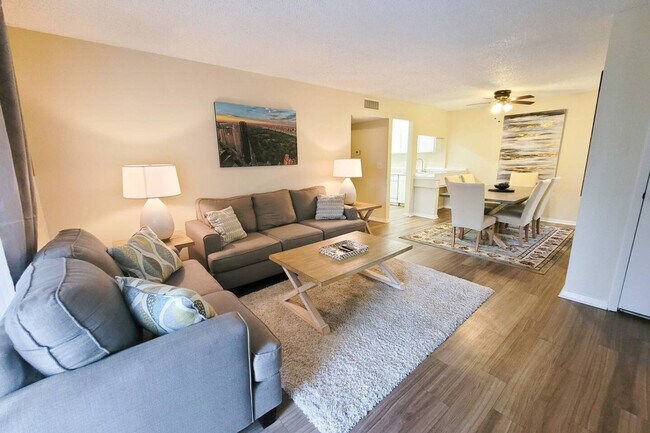 Foto del edificio - 6519 W Newberry Rd