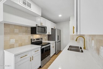 Building Photo - 5919 W Golden Ln