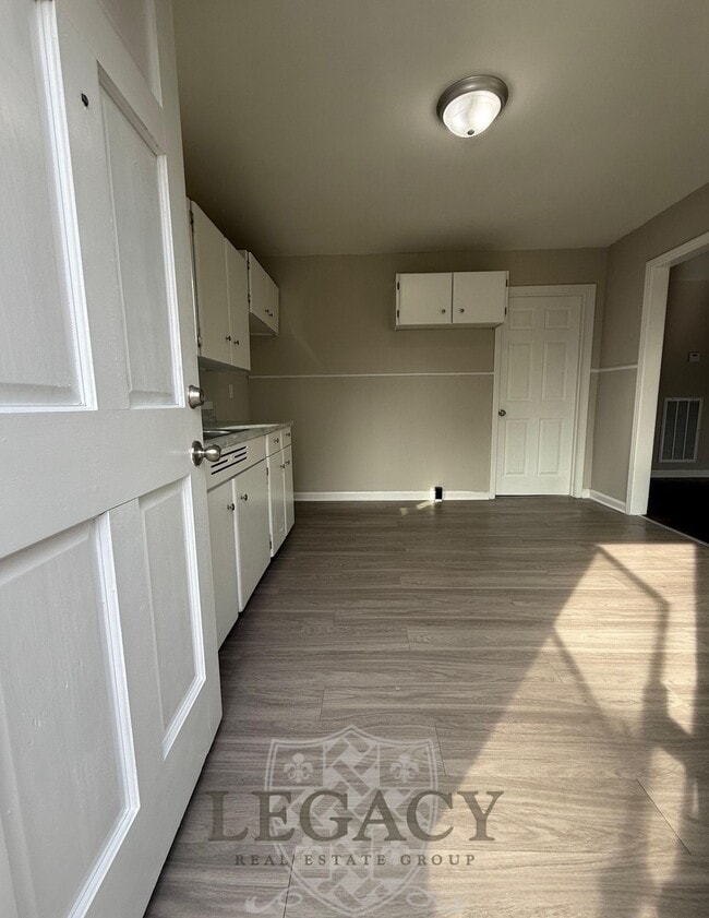 Building Photo - 2211 Larimore Dr