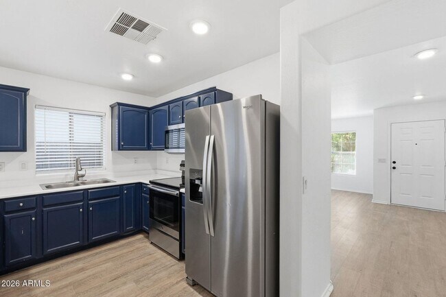 Building Photo - 45542 W Guilder Ave