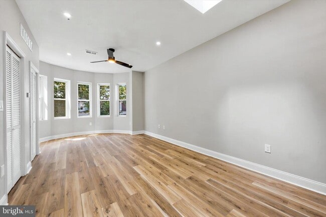 Building Photo - 5853 Cedar Ave
