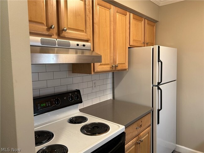 Building Photo - 23875 David Dr