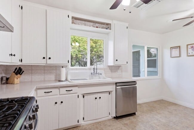 Building Photo - 1329 La Loma Dr