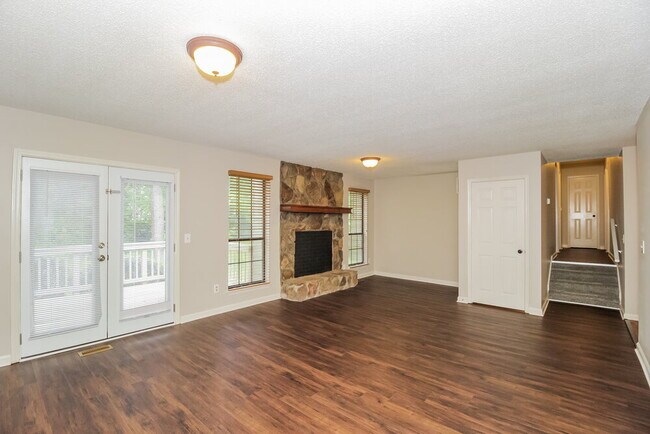 Building Photo - 3240 Beaver Dr