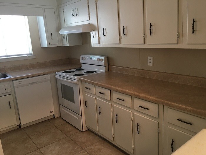 1607 14th Ave E Unit 39, Jasper, AL 35501 Room for Rent in Jasper, AL